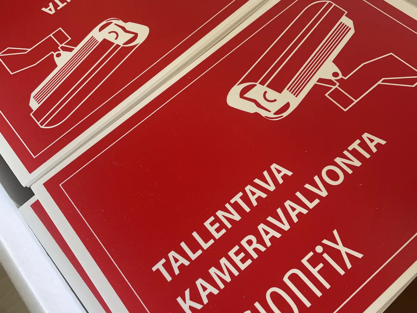 Punaiset lentoaseman turvallisuusopasteet